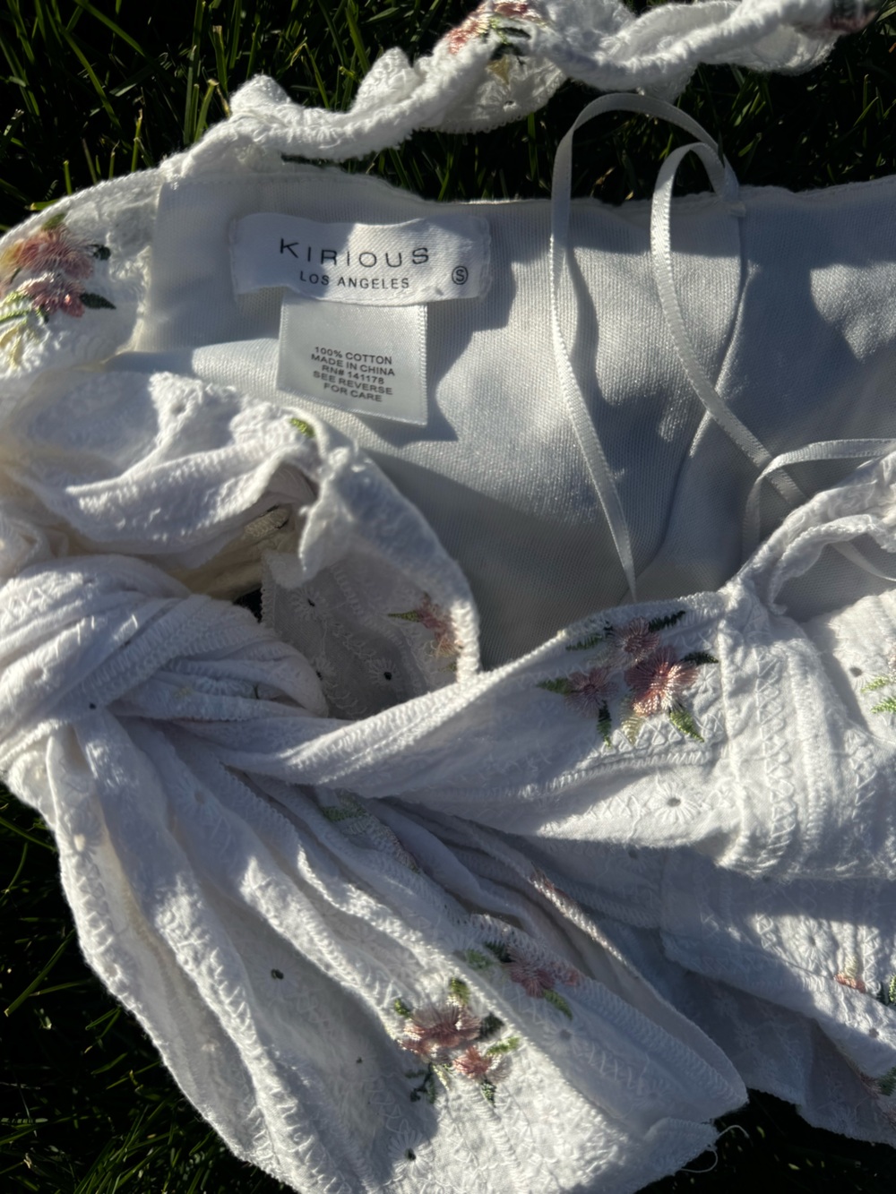 Kirious Los Angeles White Lace Crop Top with Pink Floral Embroidery - Picture 4 of 4